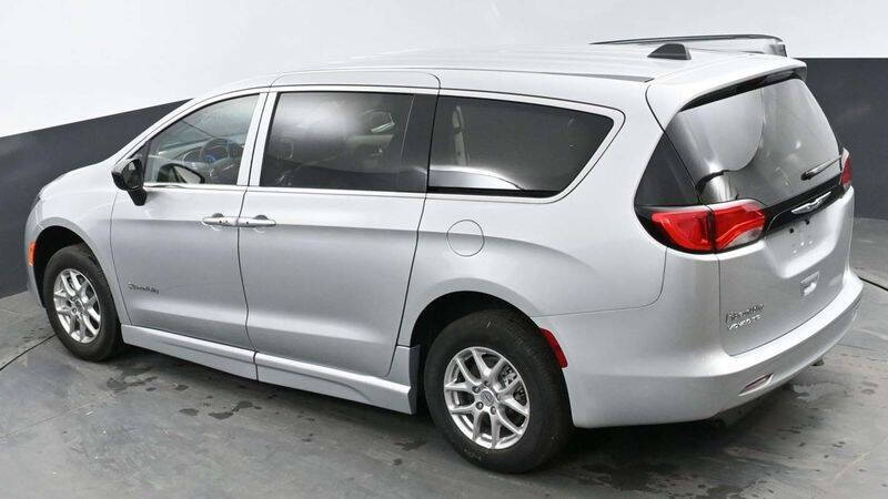 2024 Chrysler Voyager LX