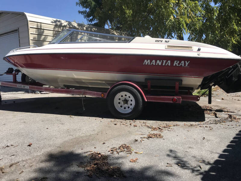 1993 MANTA RAY SKI BOAT