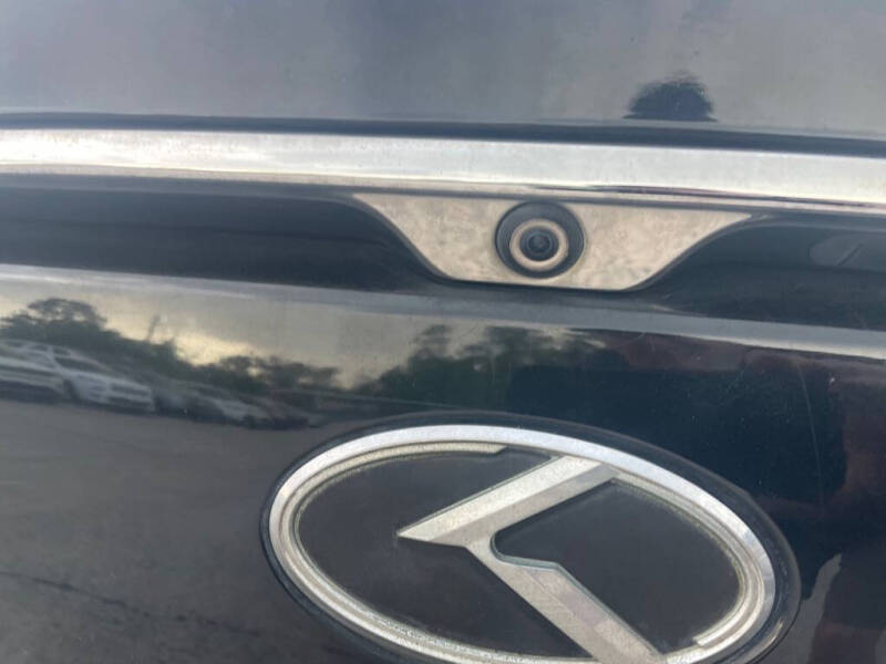2017 Kia Cadenza Technology