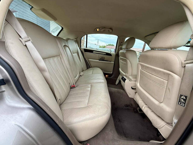 2003 Lincoln Town Car Executive