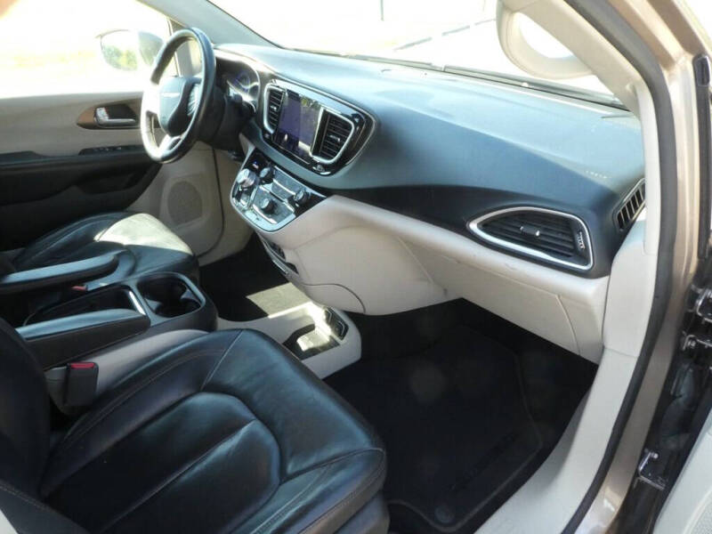 2017 Chrysler Pacifica Touring-L