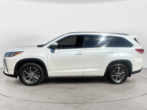 2017 Toyota Highlander SE