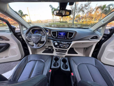 2017 Chrysler Pacifica Touring-L