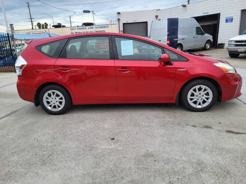 2014 Toyota Prius v Five
