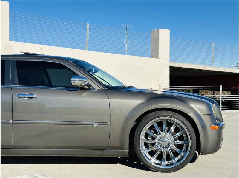 2008 Chrysler 300 C photo 13