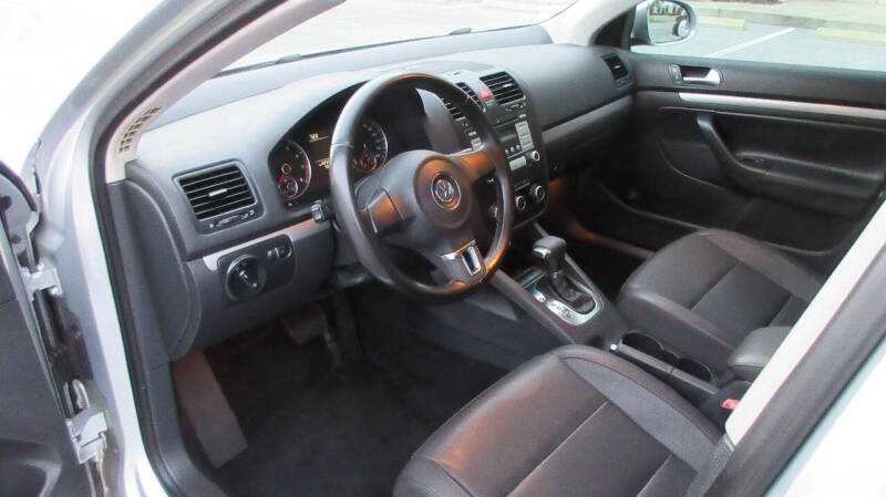 2010 Volkswagen Jetta Limited Edition photo 10