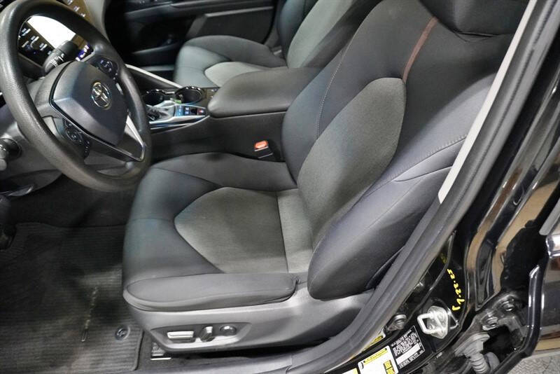 2018 Toyota Camry Hybrid LE