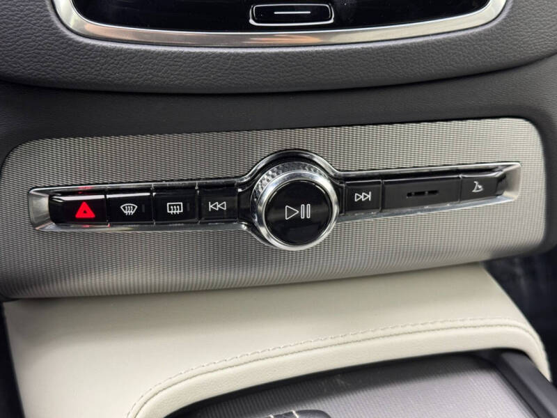 2022 Volvo XC90 Recharge T8 R-Design