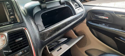 2014 Chrysler Town and Country Touring