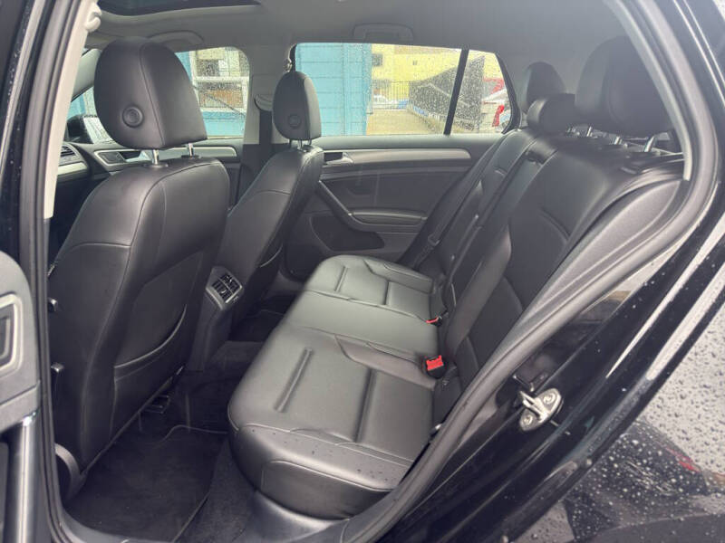 2016 Volkswagen Golf TSI SE