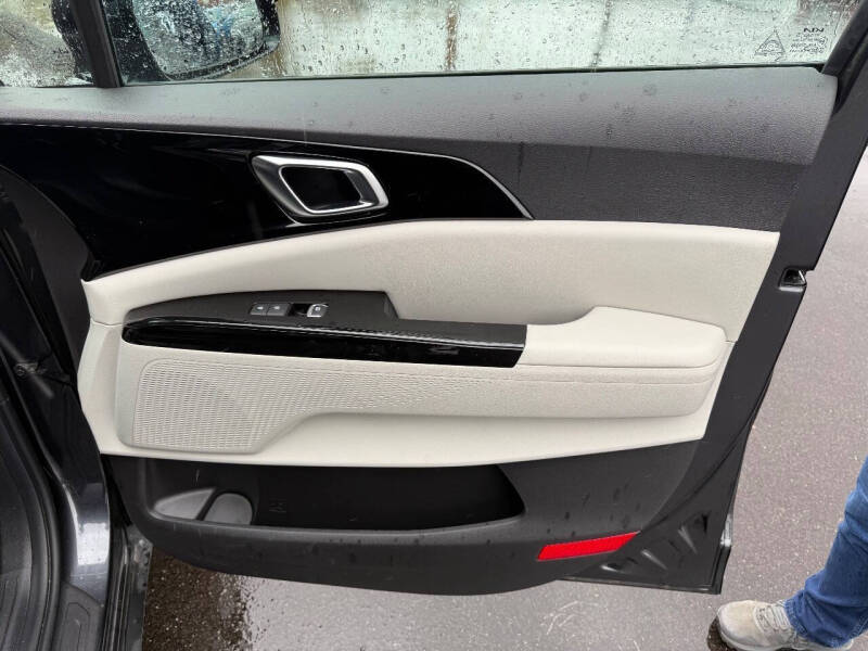 2023 Kia Carnival EX