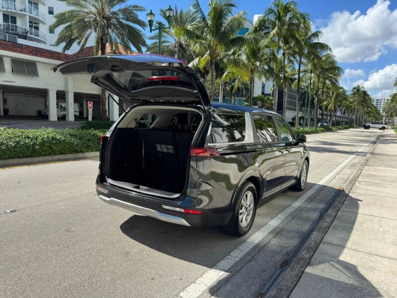 2024 Kia Carnival LX