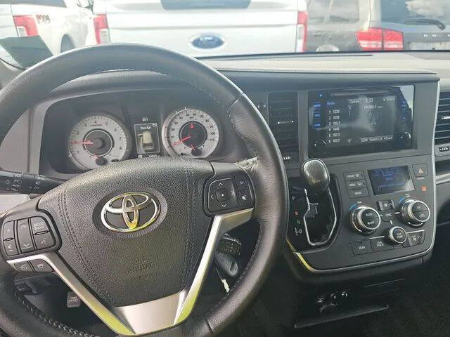 2015 Toyota Sienna SE Premium 8-Passenger