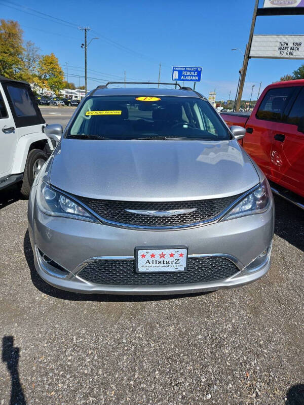 2017 Chrysler Pacifica Touring-L photo 3