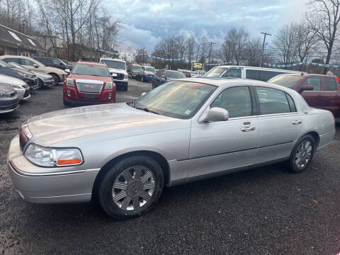 2005 Lincoln Town Car Signature Limited
