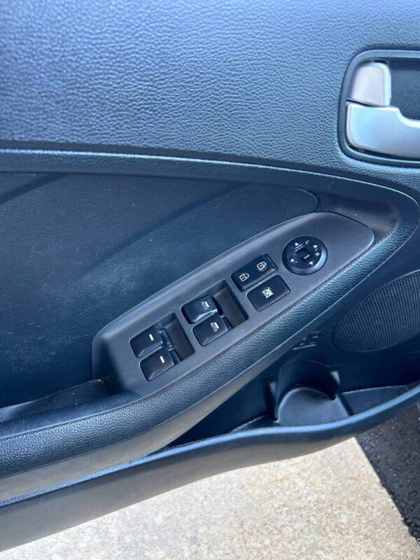 2017 Kia Forte5 LX