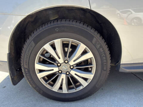 2017 Nissan Pathfinder S