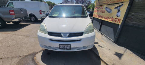 2004 Toyota Sienna LE 8 Passenger