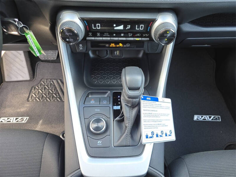 2025 Toyota RAV4 Hybrid LE