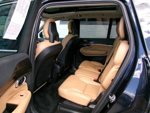 2016 Volvo XC90 T6 Momentum