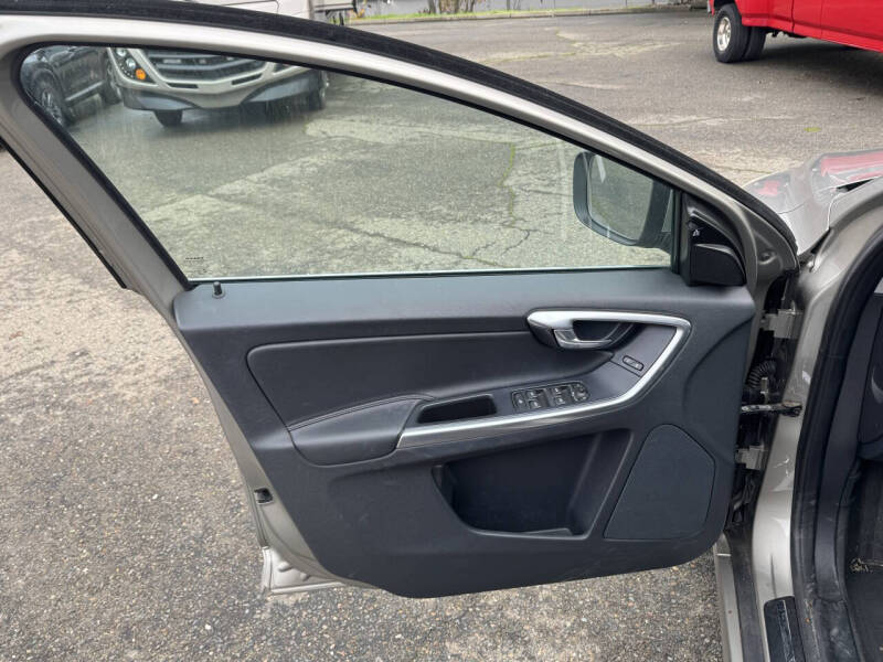 2016 Volvo XC60 T5 Drive-E Premier