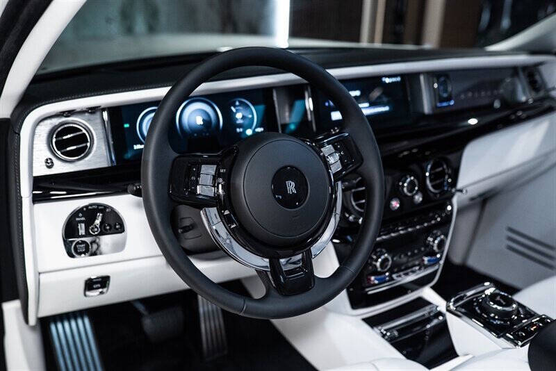 2025 Rolls-Royce Phantom
