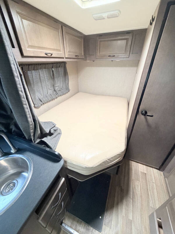 2019 Thor Motor Coach Majestic