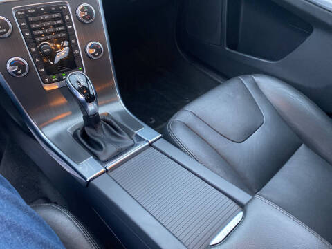 2016 Volvo XC60 T6 Drive-E