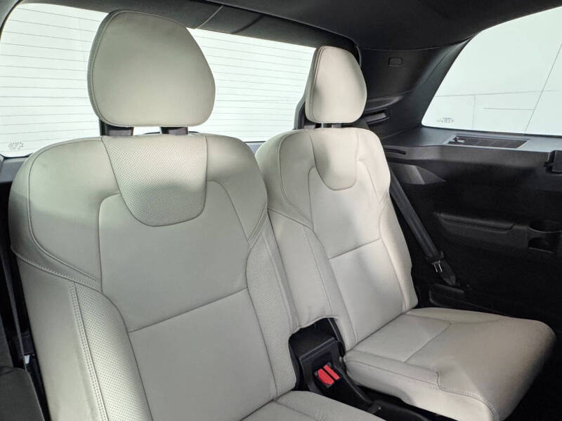 2022 Volvo XC90 Recharge T8 R-Design