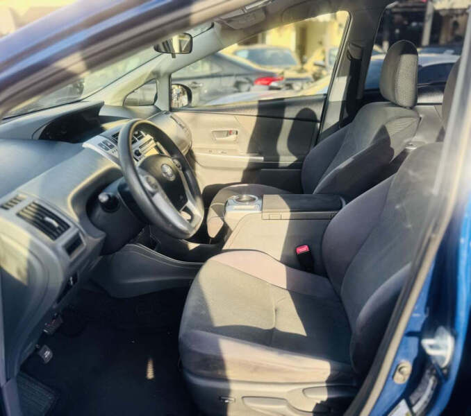 2014 Toyota Prius v Two