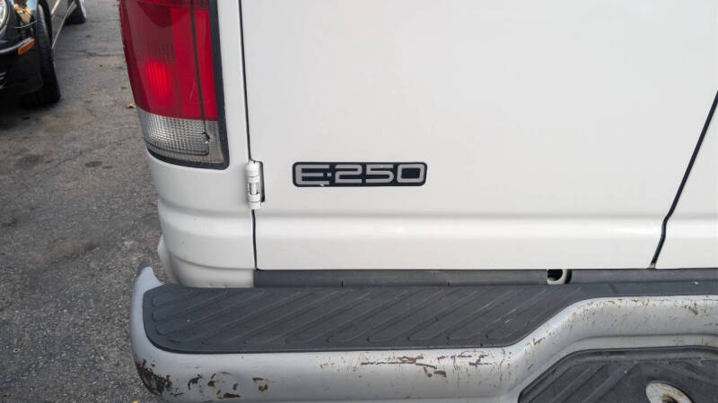 2000 Ford E-250