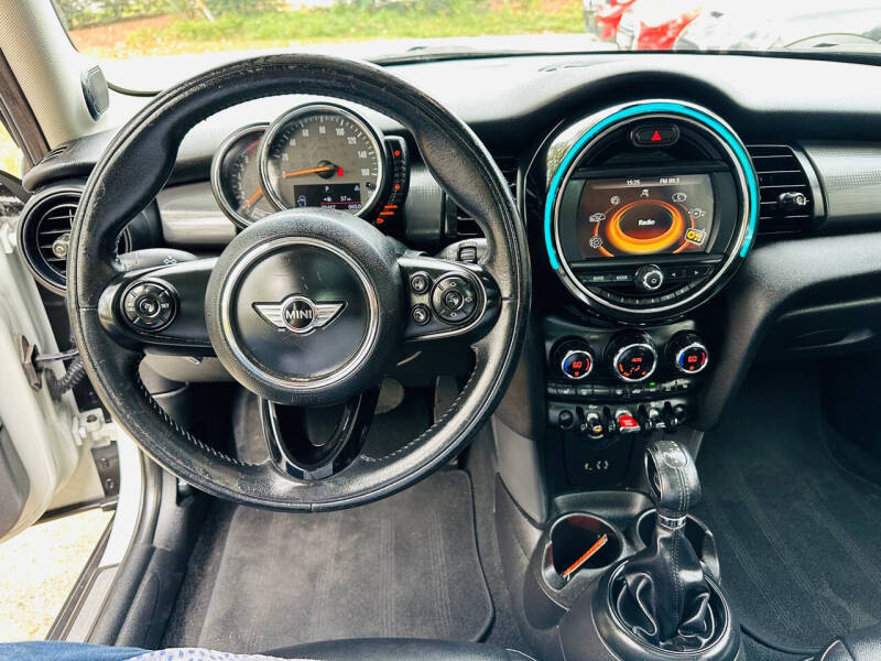 2017 MINI Cooper Base photo 43