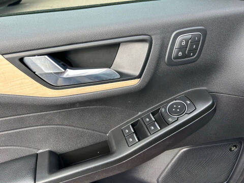 2022 Ford Escape Titanium