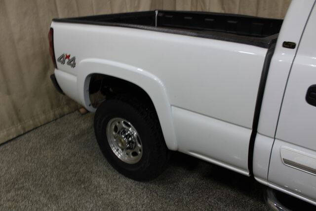 2004 Chevrolet Silverado 2500HD LT photo 12