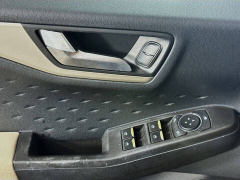 2020 Ford Escape SE