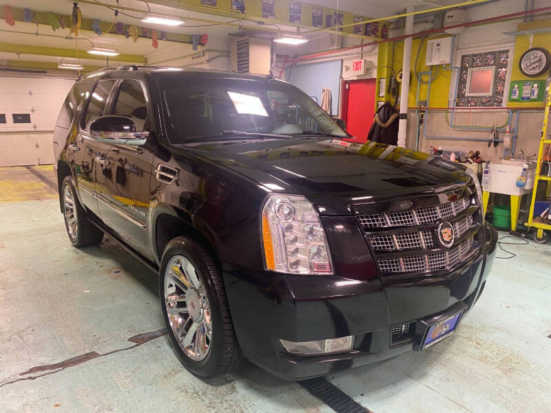 2011 Cadillac Escalade null photo 9