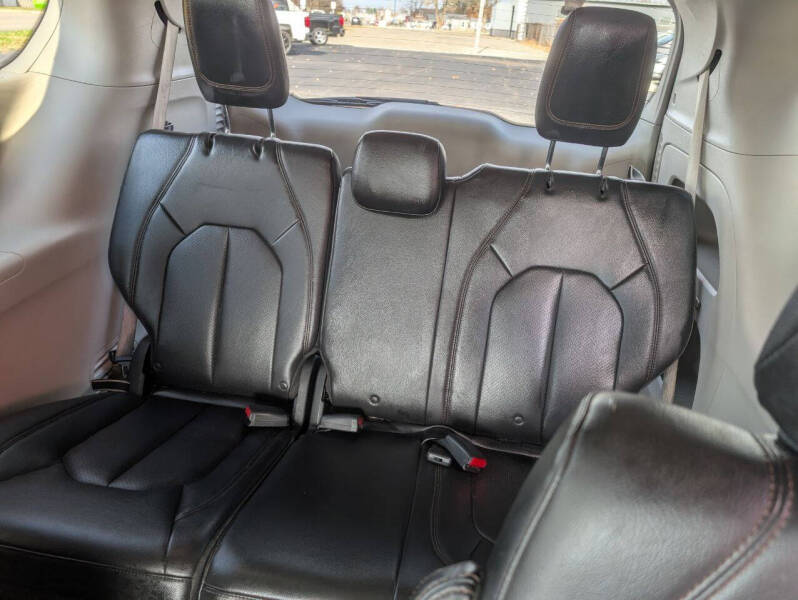 2017 Chrysler Pacifica Touring-L Plus