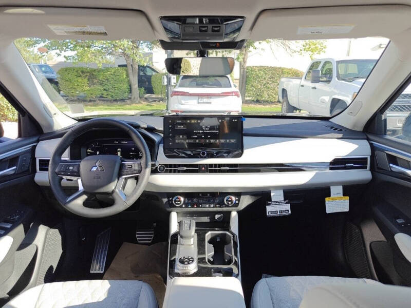 2025 Mitsubishi Outlander SEL