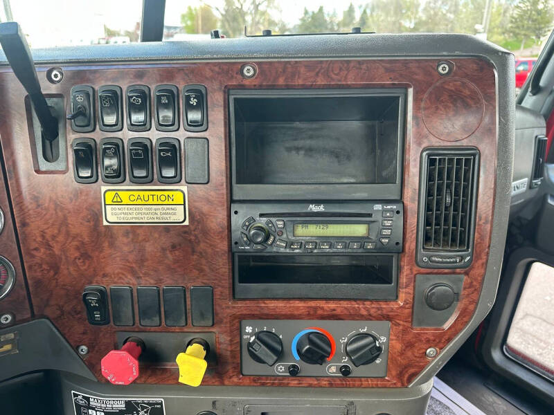 2007 Mack Granite