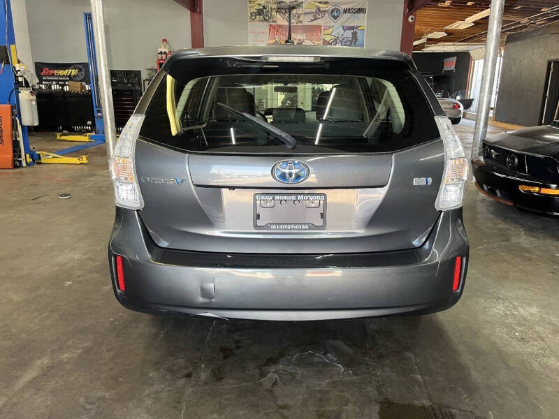 2014 Toyota Prius v Five