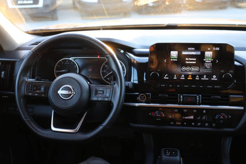 2023 Nissan Pathfinder SL