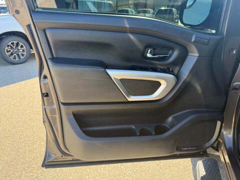 2017 Nissan Titan SL