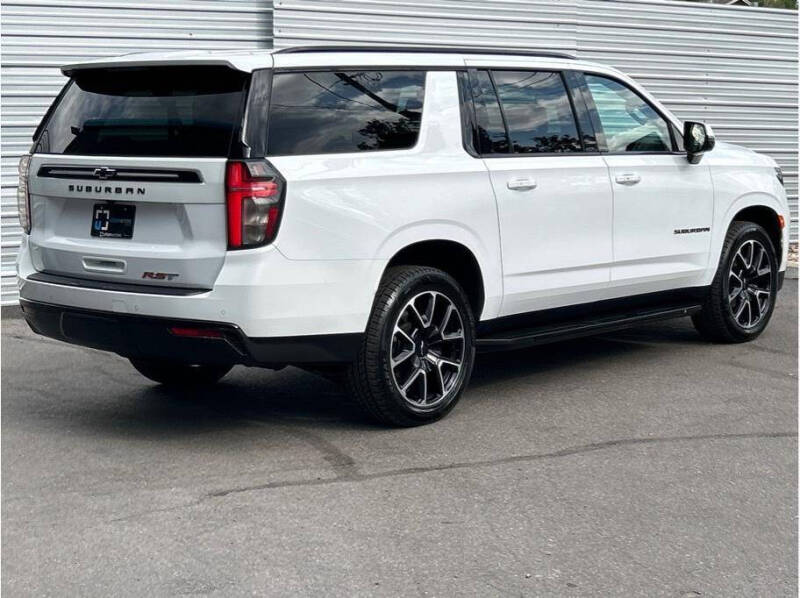 2023 Chevrolet Suburban RST