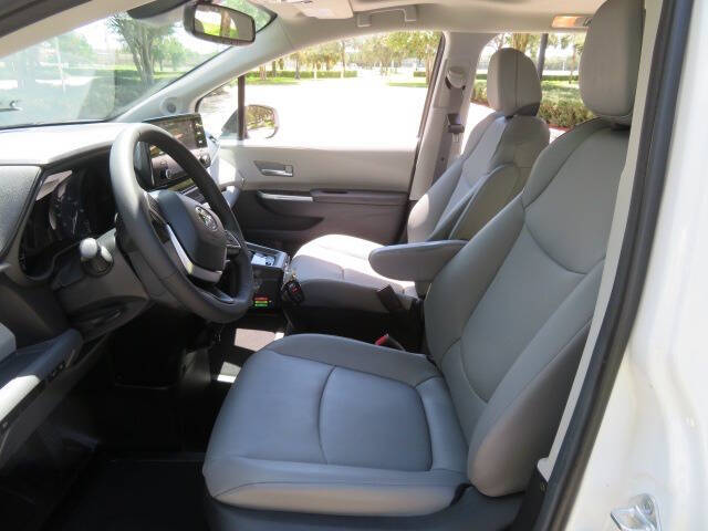 2023 Toyota Sienna XLE 8-Passenger