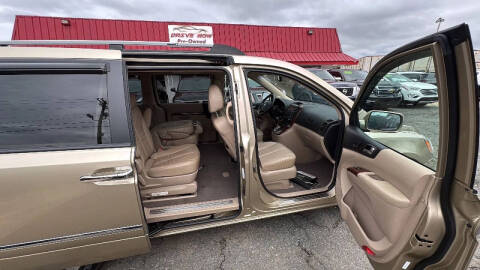 2008 Hyundai Entourage Limited