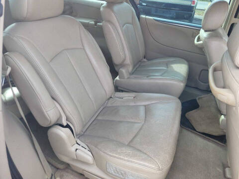 2004 Mazda MPV