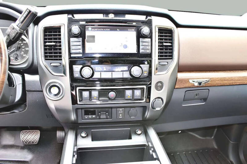 2017 Nissan Titan Platinum Reserve