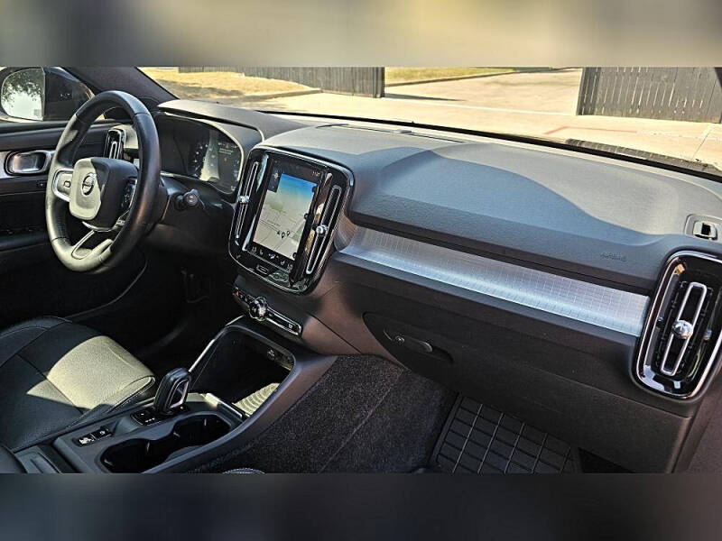 2019 Volvo XC40 T5 Momentum