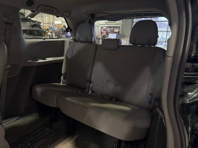 2017 Toyota Sienna XLE Premium 8-Passenger