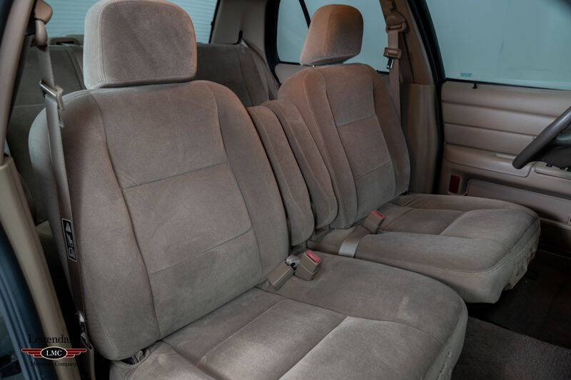 2003 Ford Crown Victoria